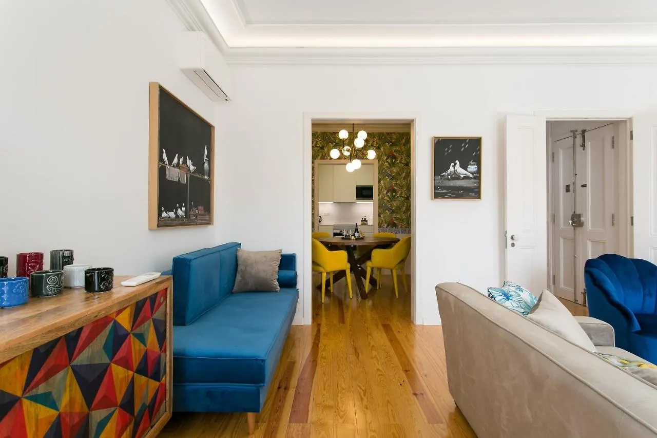 Lisbon Luxury Retreat! 2 Suites, Balcony & Views!! Апартаменты
