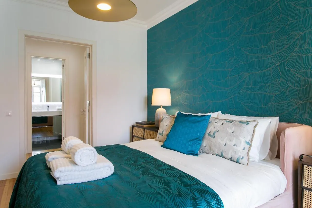 Lisbon Luxury Retreat! 2 Suites, Balcony & Views!! Апартаменты