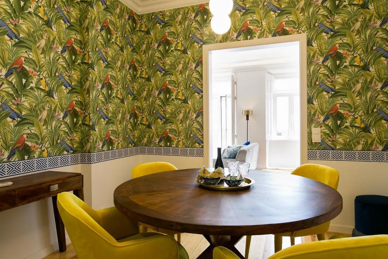 Daire Lisbon Luxury Retreat! 2 Suites, Balcony & Views!!